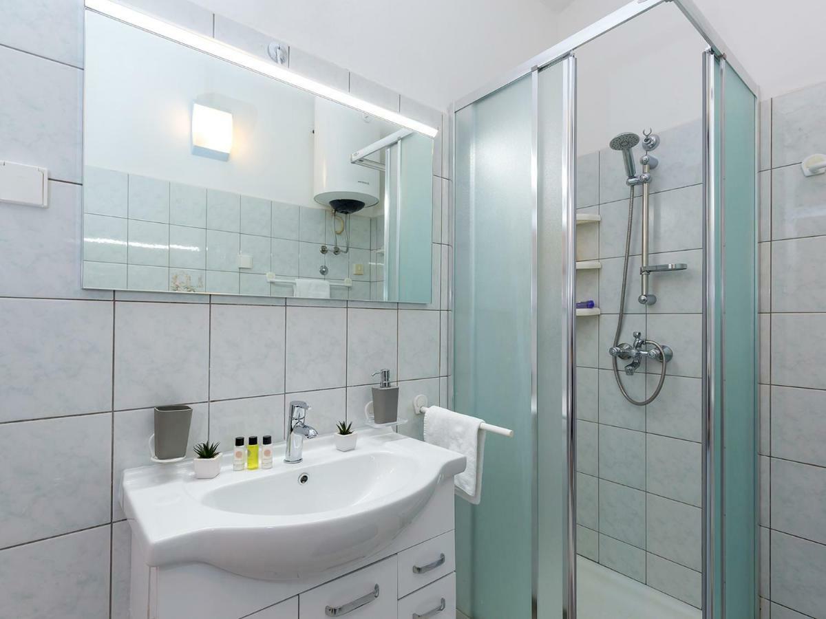 New City Center Design Apartment Porec Exterior photo